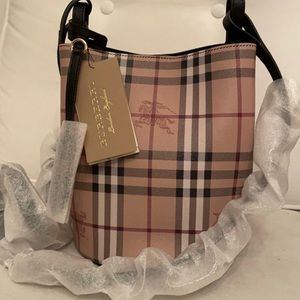 Burberry Lorne Small Bucket Bag NEW